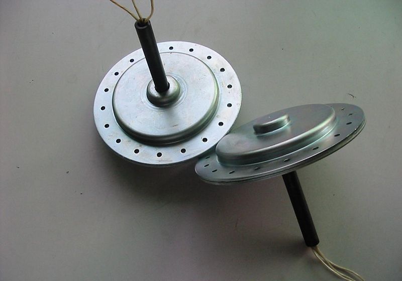 磁盤式三相發(fā)電機(jī)星連接有四個終端，如何連接整流器橋？