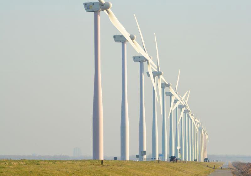 為什么風(fēng)力發(fā)電機都隔得很遠？